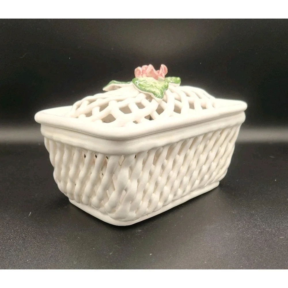 VIntage Savoir Vivre porcelain open-weave rectangular‎ lidded box Lattice Design